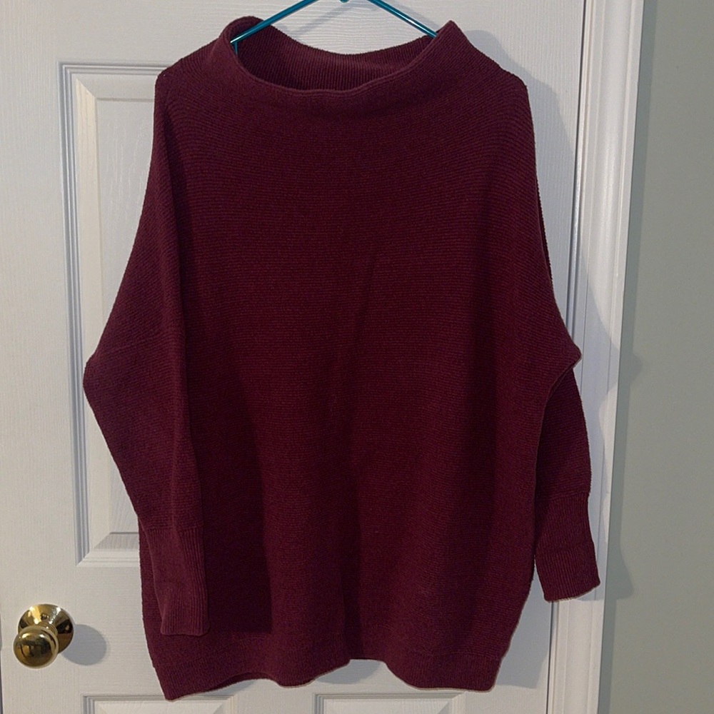 Free People Ottoman Slouchy sweater, size XS, maroon color